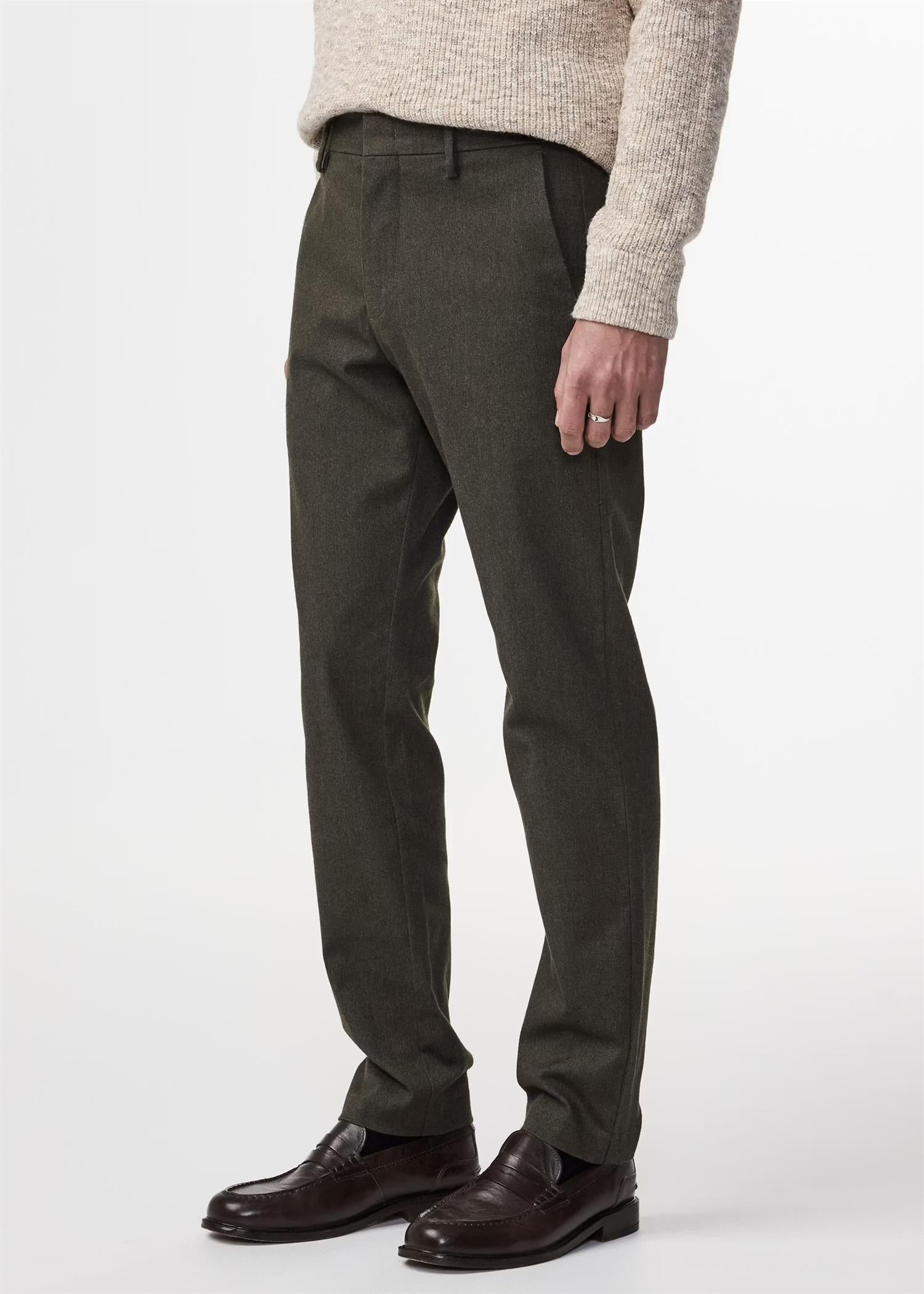 Theo 1067 Chinos
